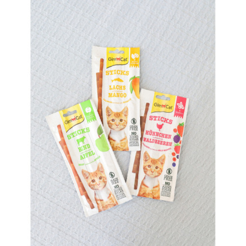 Ласощі GimCat Superfood Duo-Sticks м’ясні палички для котів з куркою та лісовими ягодами 3 шт по 5 г