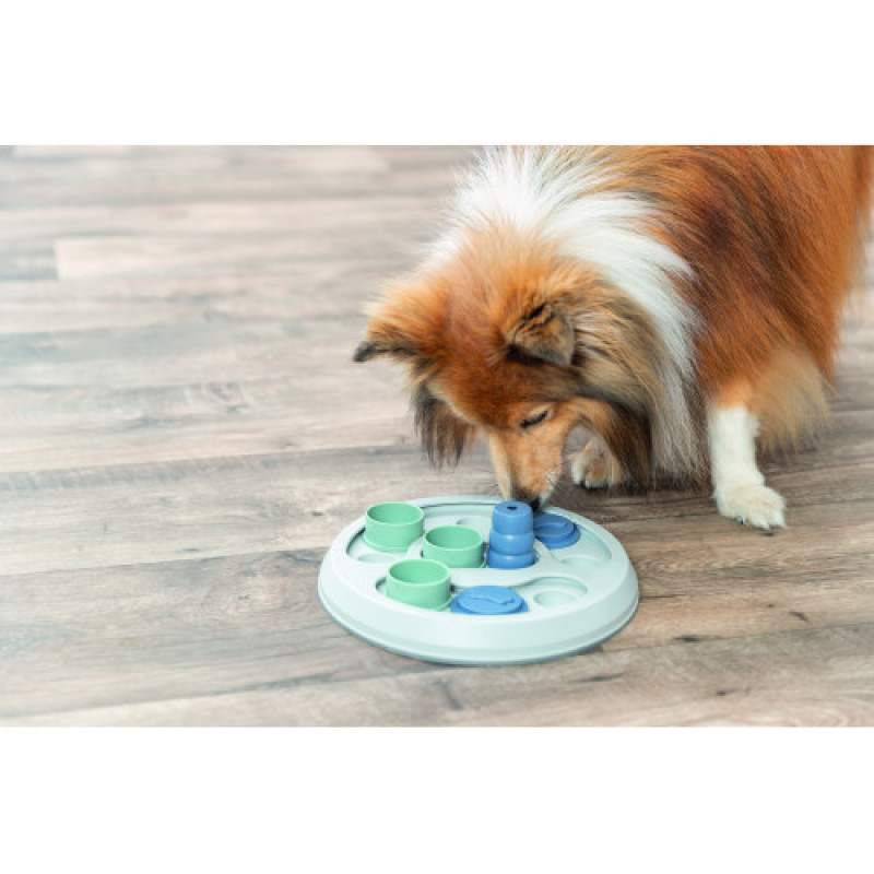 Розвиваюча іграшка Trixie Dog Activity Flip & Fun для собак, 23 см (пластик)