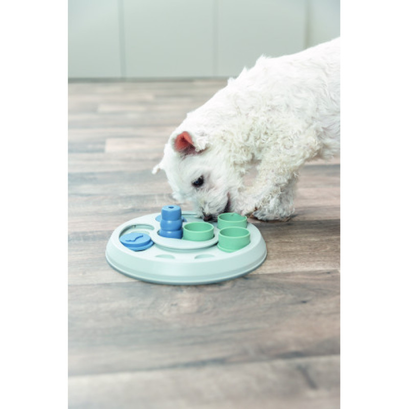 Розвиваюча іграшка Trixie Dog Activity Flip & Fun для собак, 23 см (пластик)