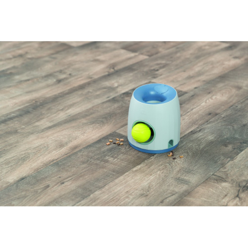Розвиваюча іграшка Trixie Dog Activity Ball & Treat для собак, d:17х18см (пластик)