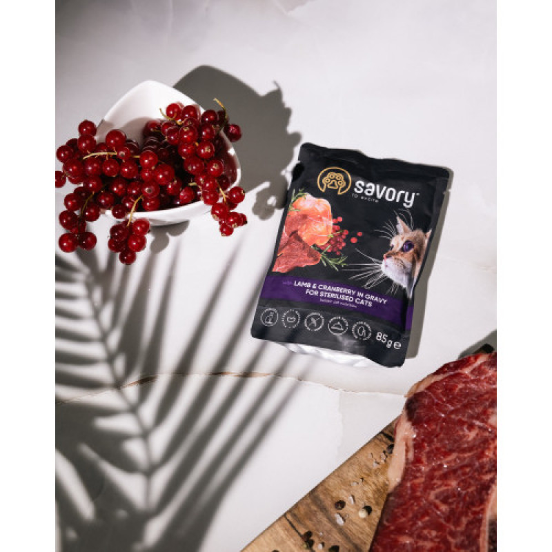 Корм вологий Savory Sterilised Cat Pouch Lamb and Cranberry in Gravy для стерилізованих котів з ягням та журавлиною у соусі 85 г